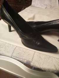 Туфли черные, двойная кожа,  на каблуке, на 39-40 размер