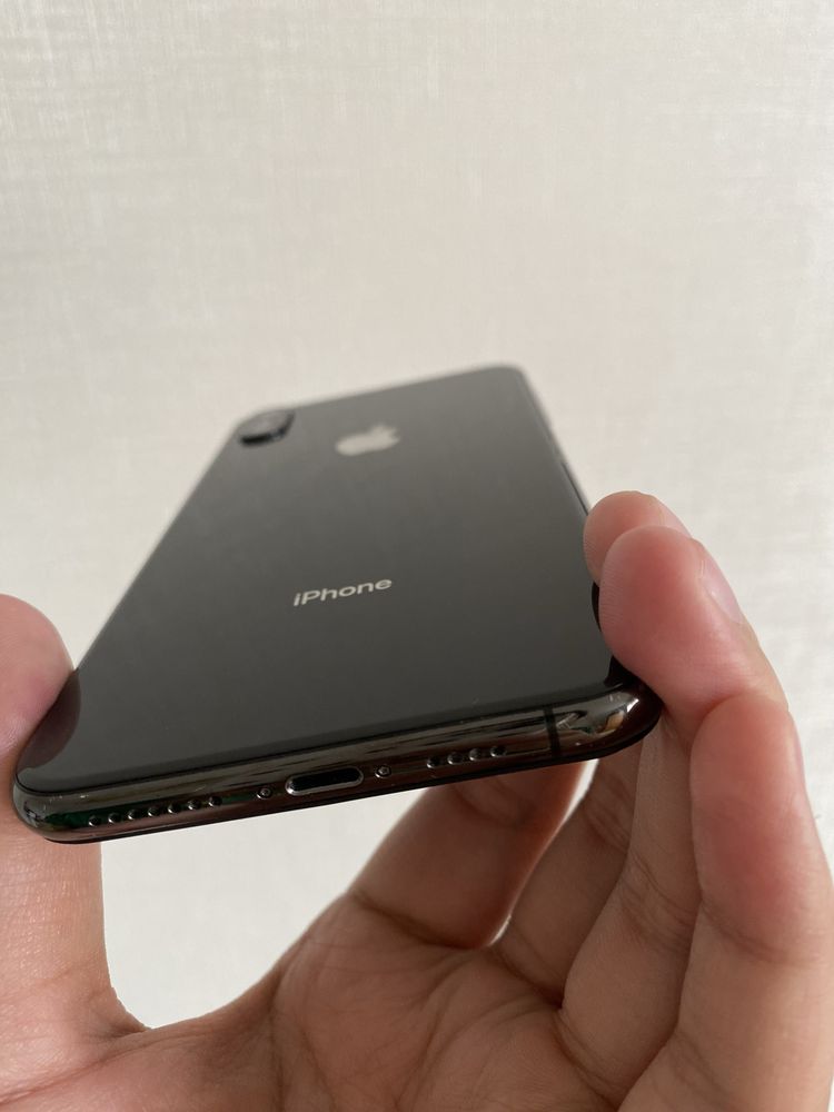 iPhone XS Max 64 GB - в отличном состоянии!