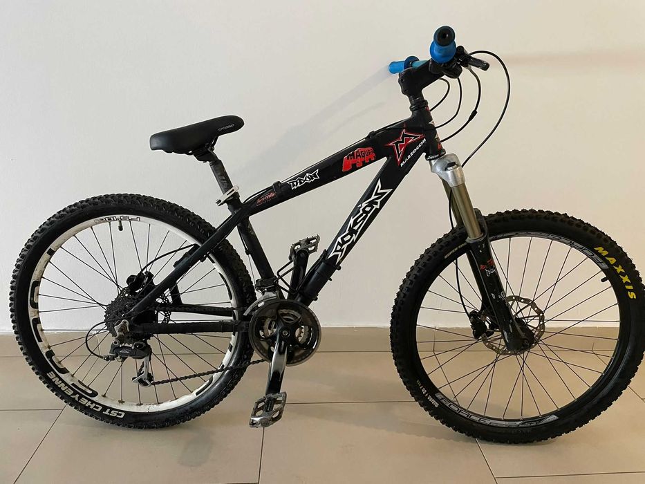 Bicicleta MTB cu furca Marzocchi