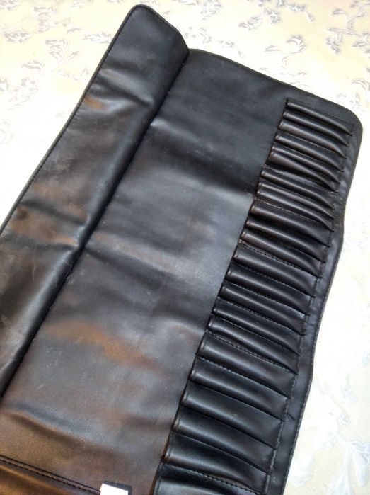 Чехол для косметических кистей.