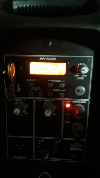 Vând boxa activa behringer 112 Mp3