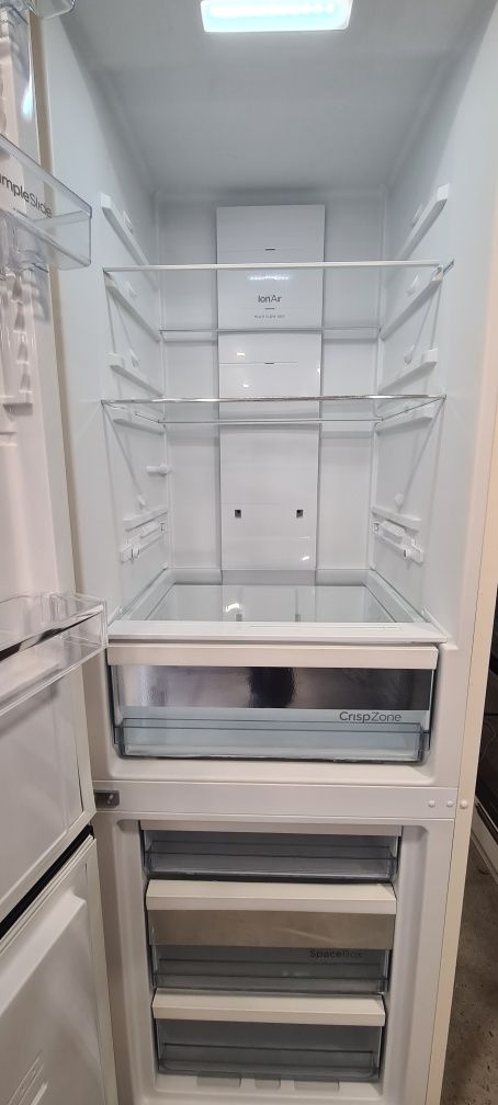 Хладилник с фризер GORENJE 185СМ А+++