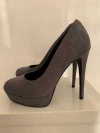 Елегантни тъмносиви велурени обувки на висок ток, размер 38