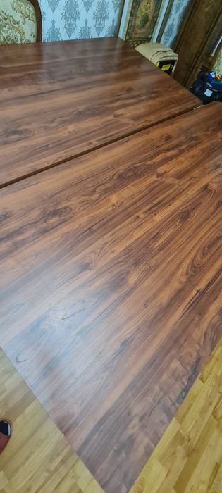 Продаётся стол и стулья