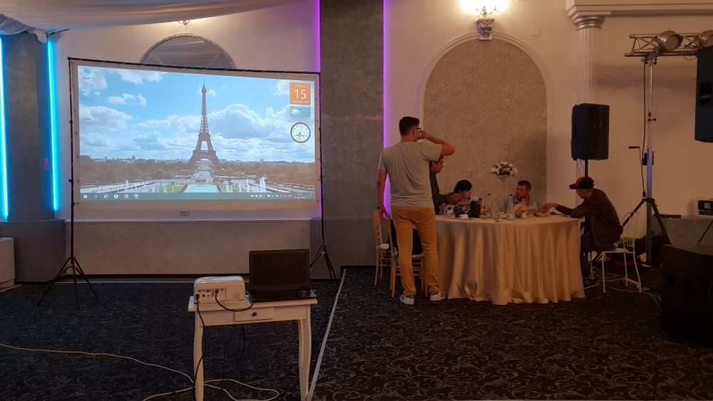 Închiriere videoproiector evenimente