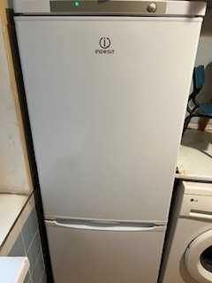 Холодильник INDEZIT