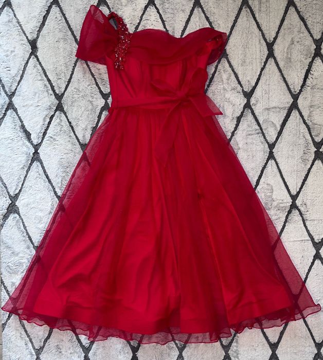 Vând rochii de seara