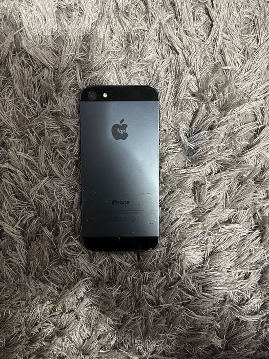 Vând IPhone 5! Arată foarte bine