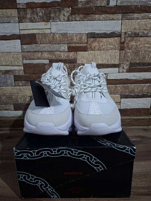 Versace chain reaction