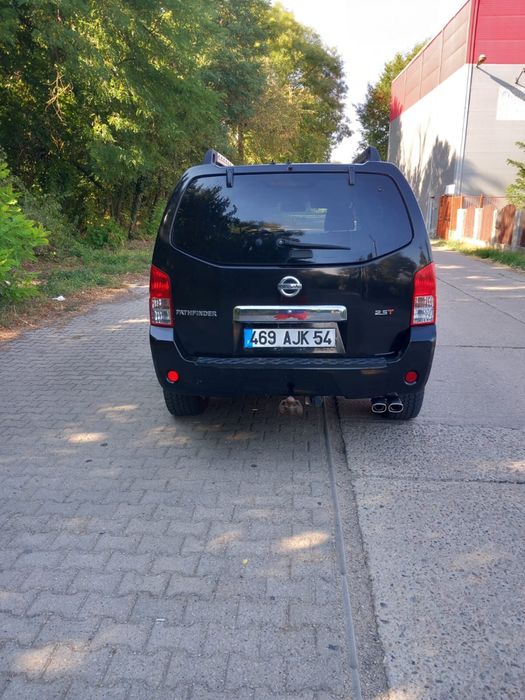 Vand Nissan Pathfinder / 2.5 DCI , 4x4 / 7 locuri / an 2007