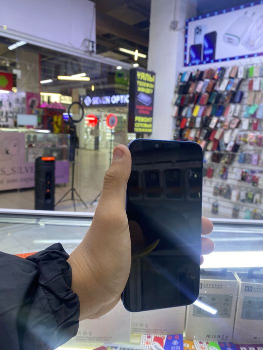 Продам Iphone 13