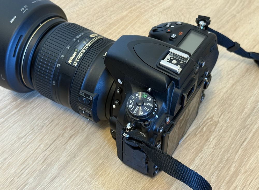 Nikon D750 AF-S NIKKOR 24-120 mm  (2580 Cadre)