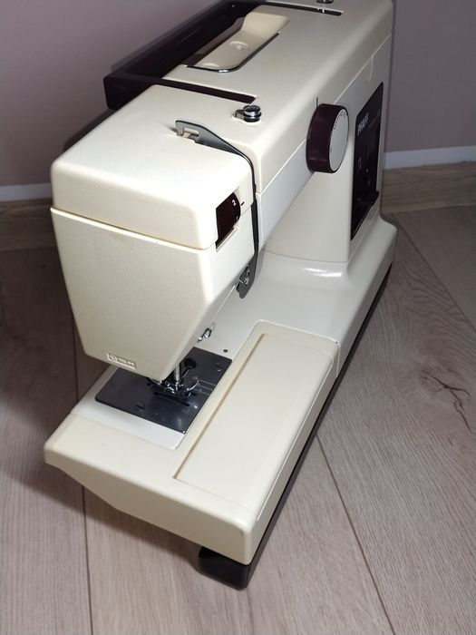 Mașina de cusut Pfaff 521