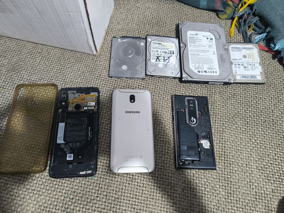 Продам телефоны,жеские диски