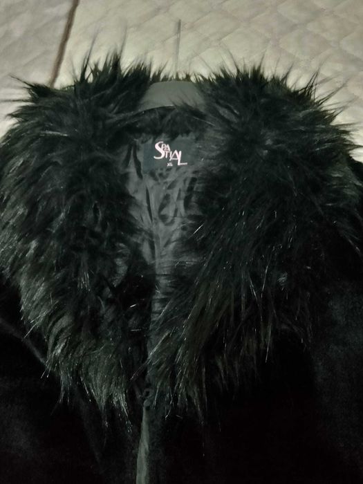 Дамско дълго пухено яке с яка с косъм