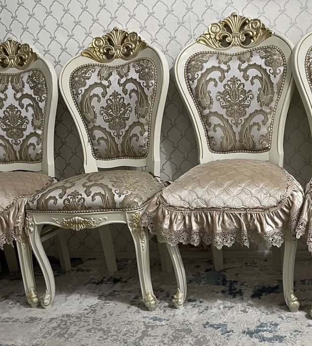 Мебель для гостиной стулья шесть штук