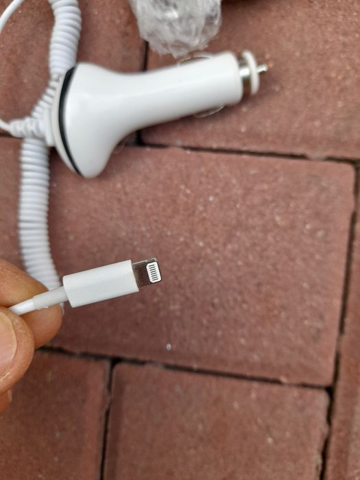 Incarcatoare masina iPhone