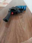 Pistolul cu capse