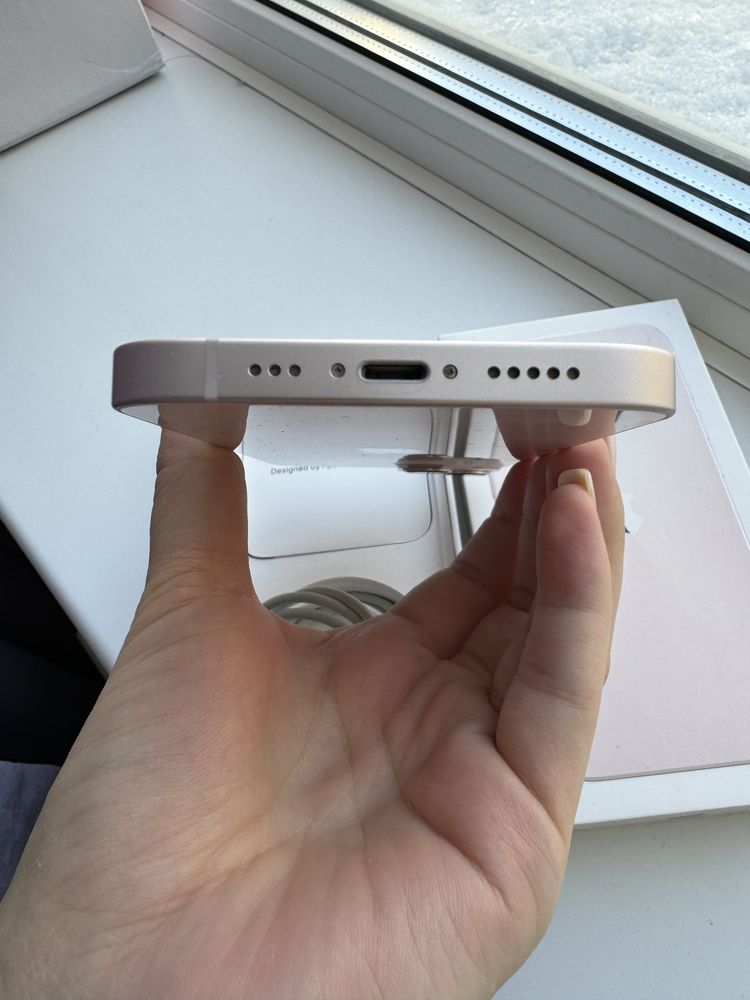 Iphone 13 в нежно розовом оттенке