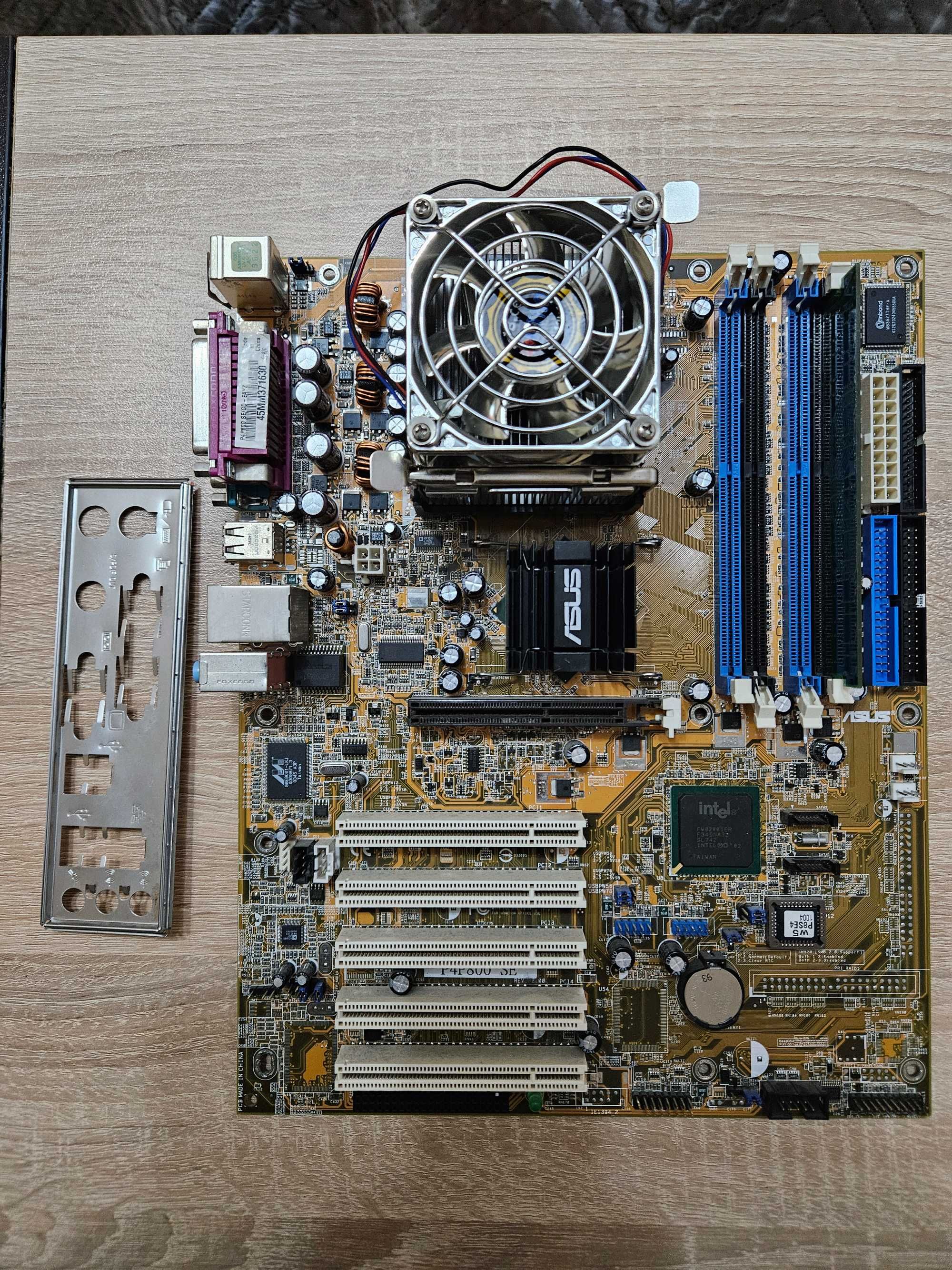 Ретро дънна платка ASUS P4P800SE Socket 478 Pentium 4 RAM задна планка