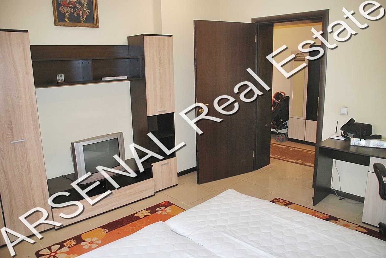 Дава се под наем Етаж от къща в София, Център - 106 кв.м за 600 € - Снимка #3