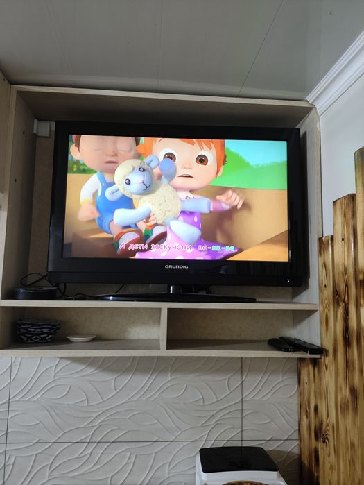 Продам телевизор с приставкой и вайфай роутером