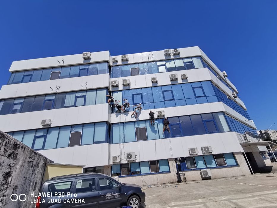 Firma de Alpinisti utilitari executam izolatii exterioare cu polistire