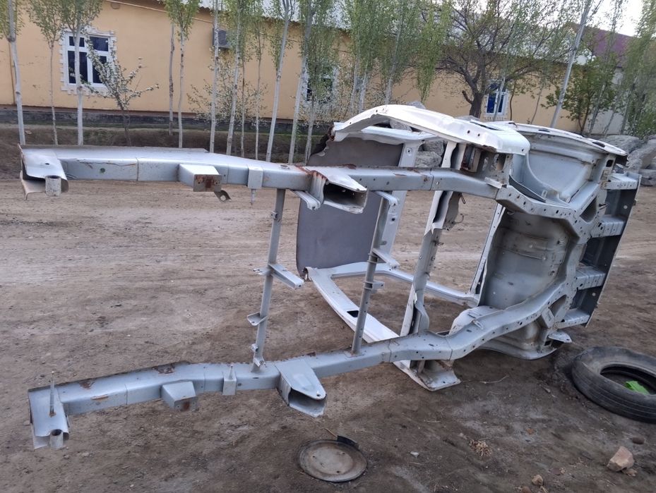 Damas kuzuf labo uchun kesib taxlab qo'yilgan