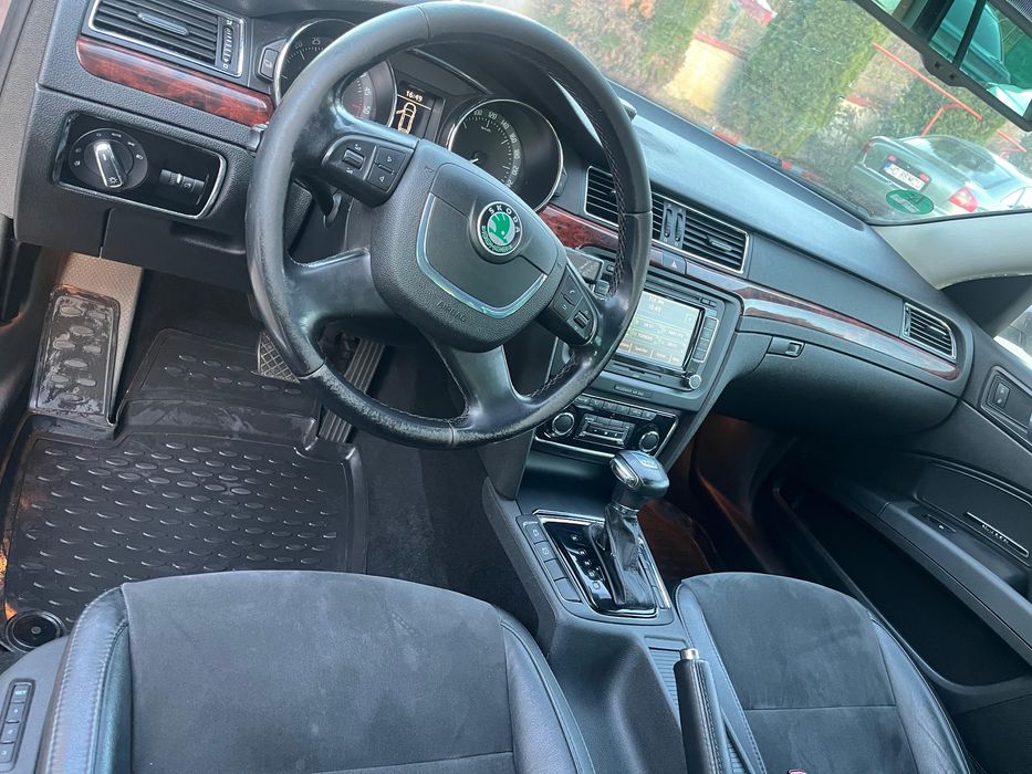 Skoda Superb Combi 2011