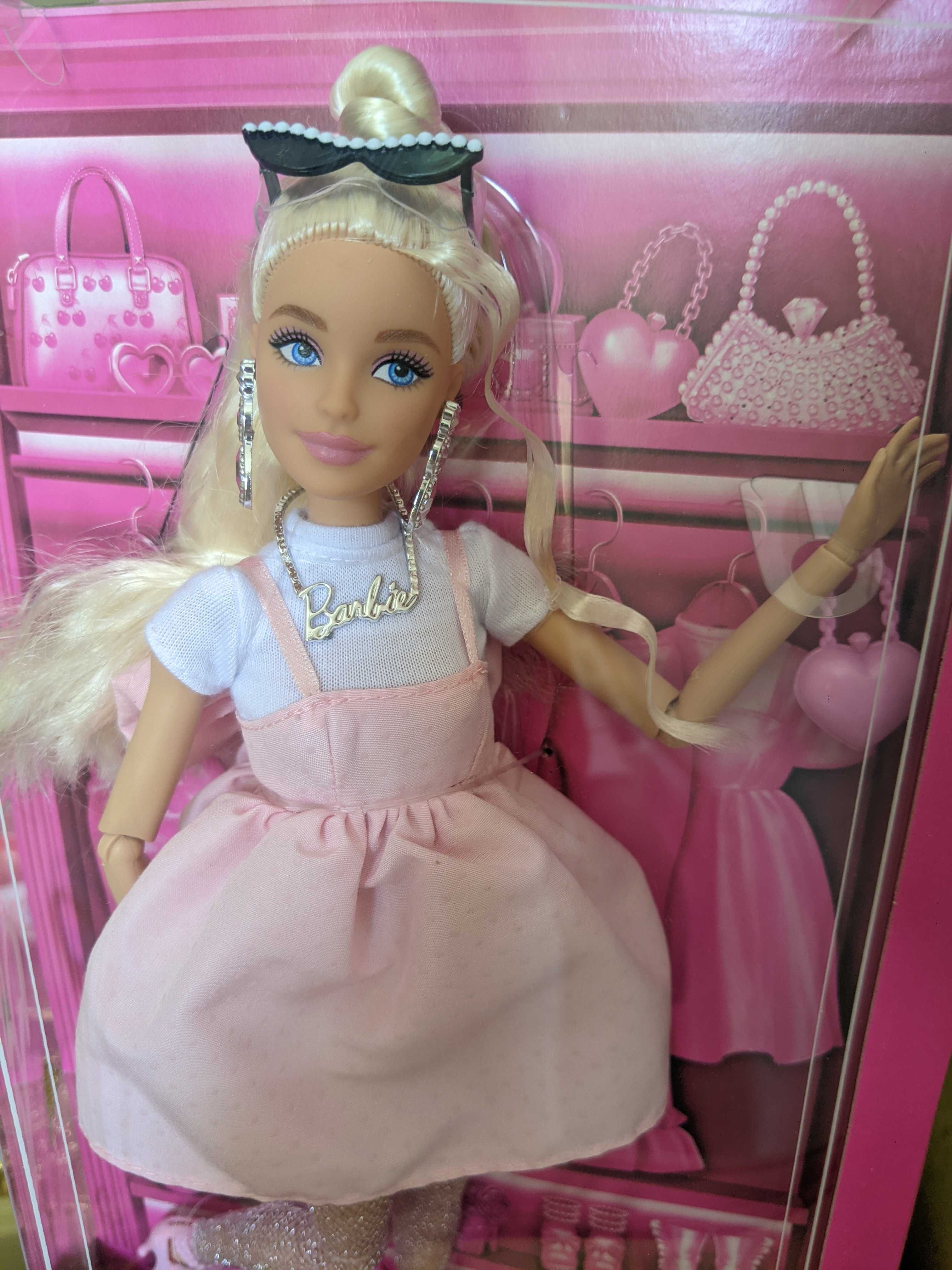 Barbie Deluxe в розовом платье
