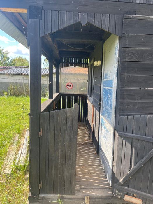 Vând cabana din lemn