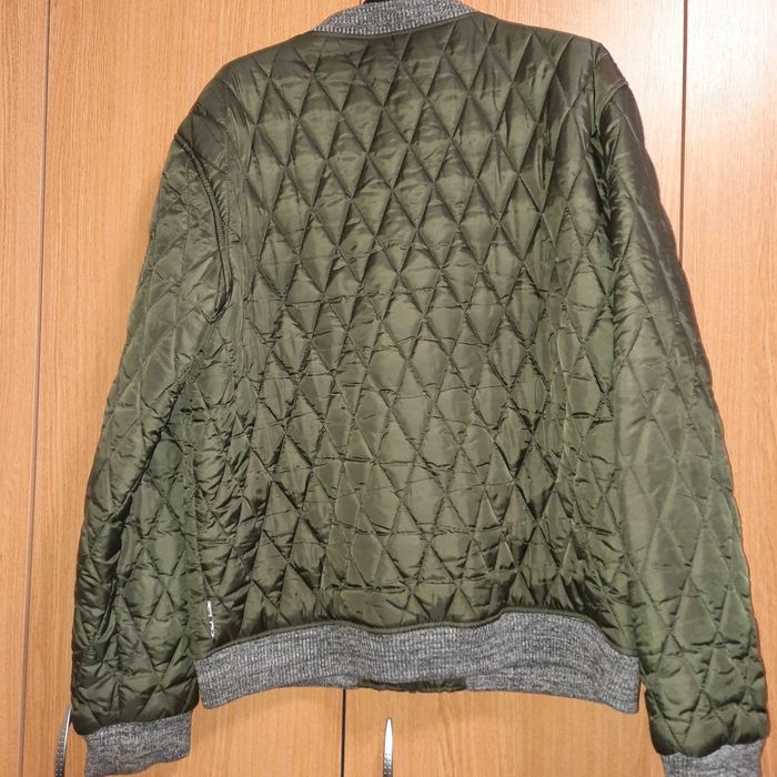 Vand Jacheta Lee Cooper 2 XL
Este bună de toamna și primăva