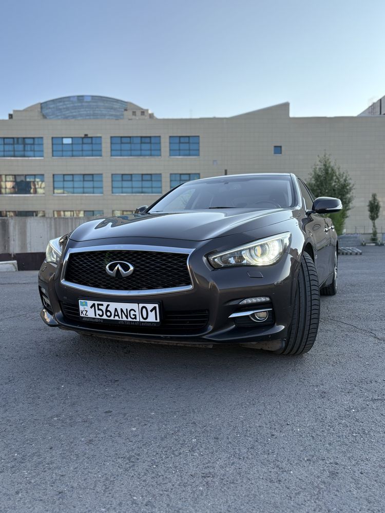 Продаю Infiniti Q50