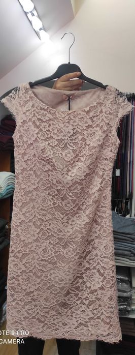 Дантелена рокля пудра