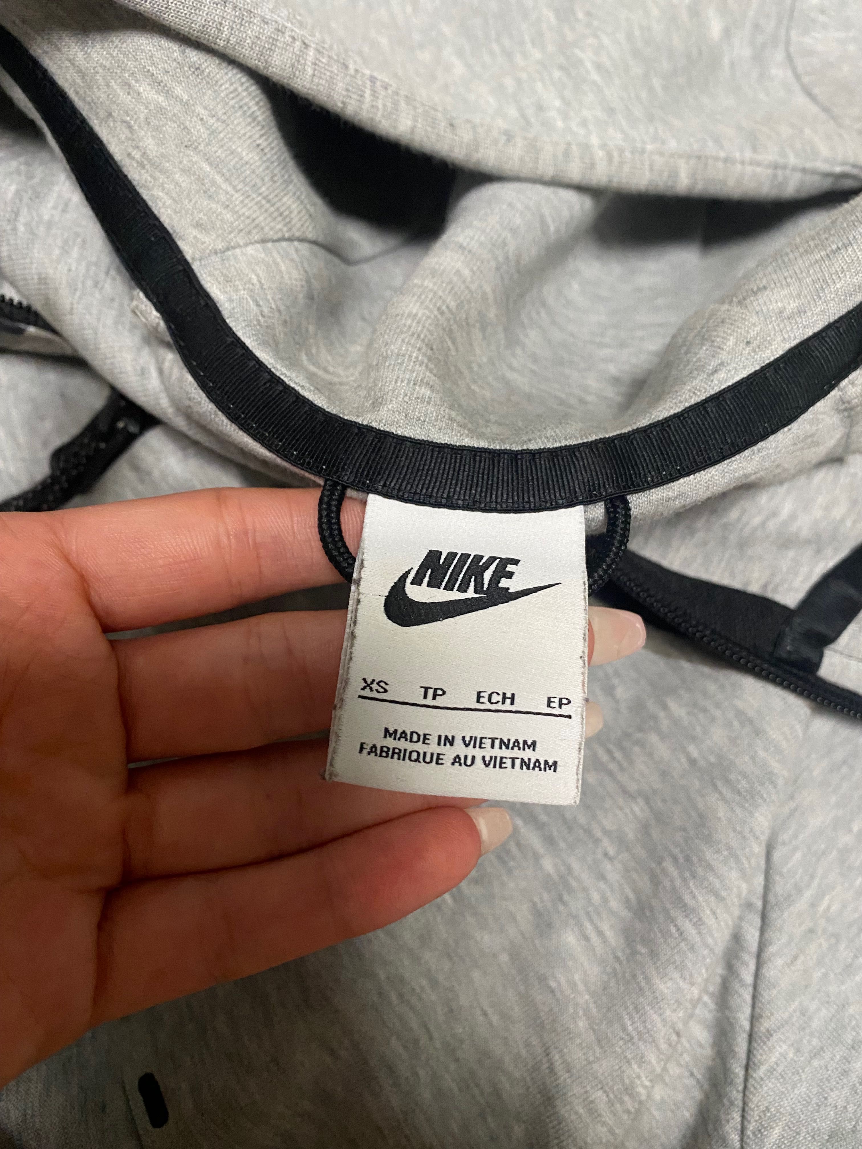 Оригинален Nike tech fleece суичър