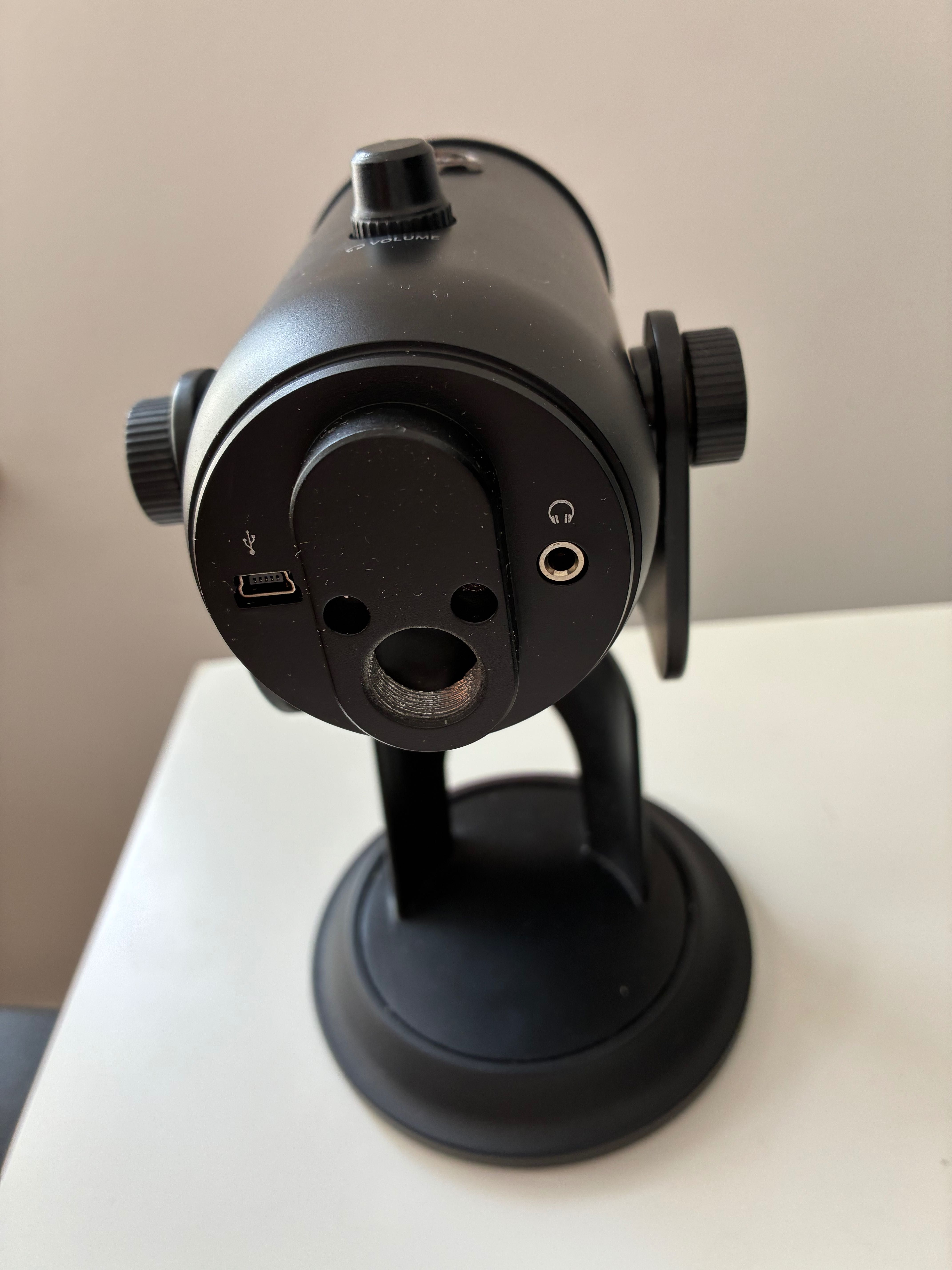 Микрофон Logitech Blue Yeti - черен