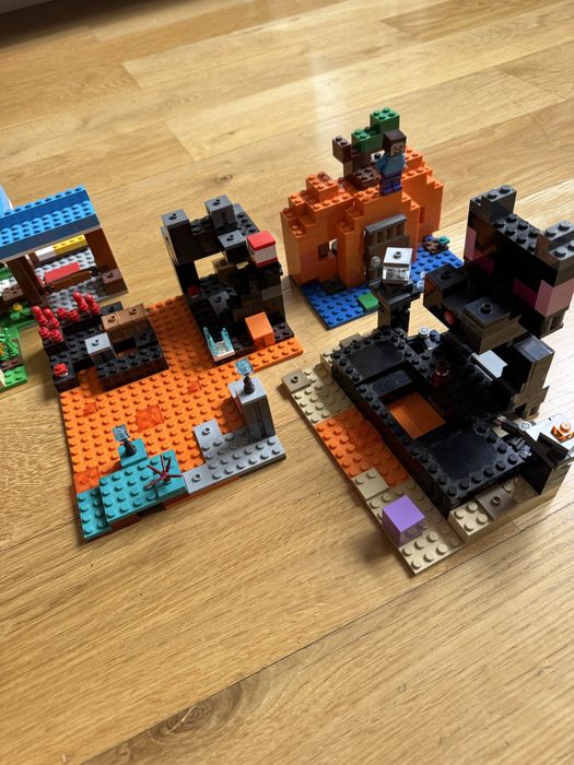 Продавам 8 оригинални LEGO Minecraft комплекта