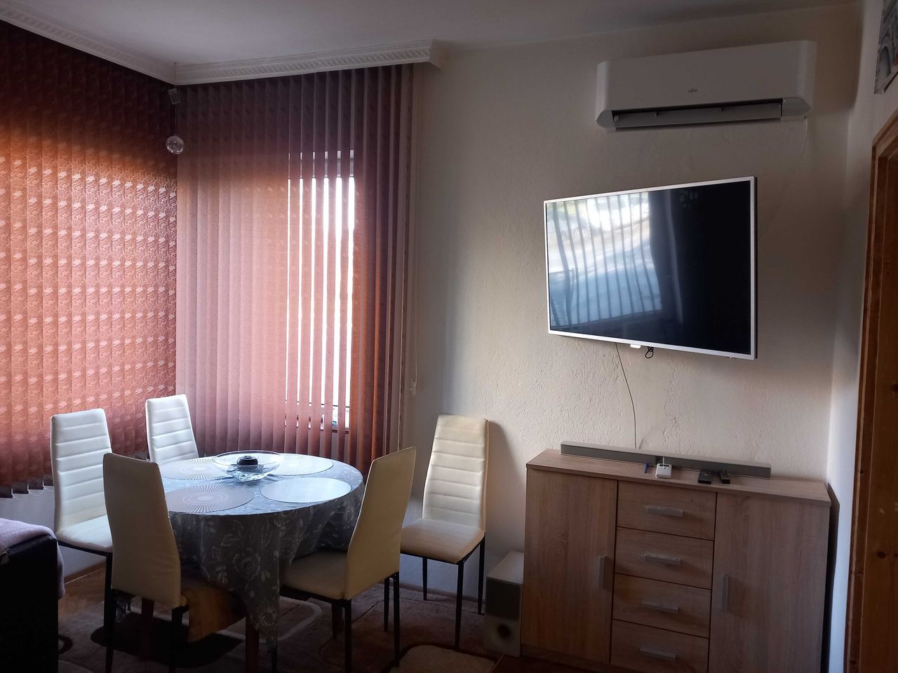 Дава се под наем Тристаен апартамент в Стамболийски - 90 кв.м за 408 € - Снимка #1