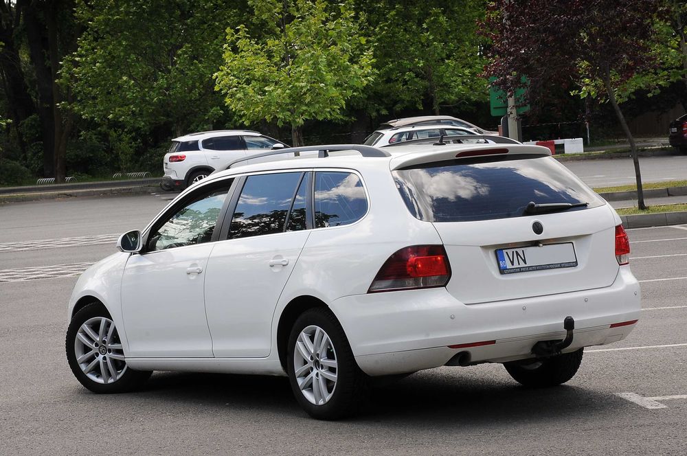 VW Golf 6 2010 1.6TDi 105 CP E5 CutieAut Clima Navi Camera, Proprietar