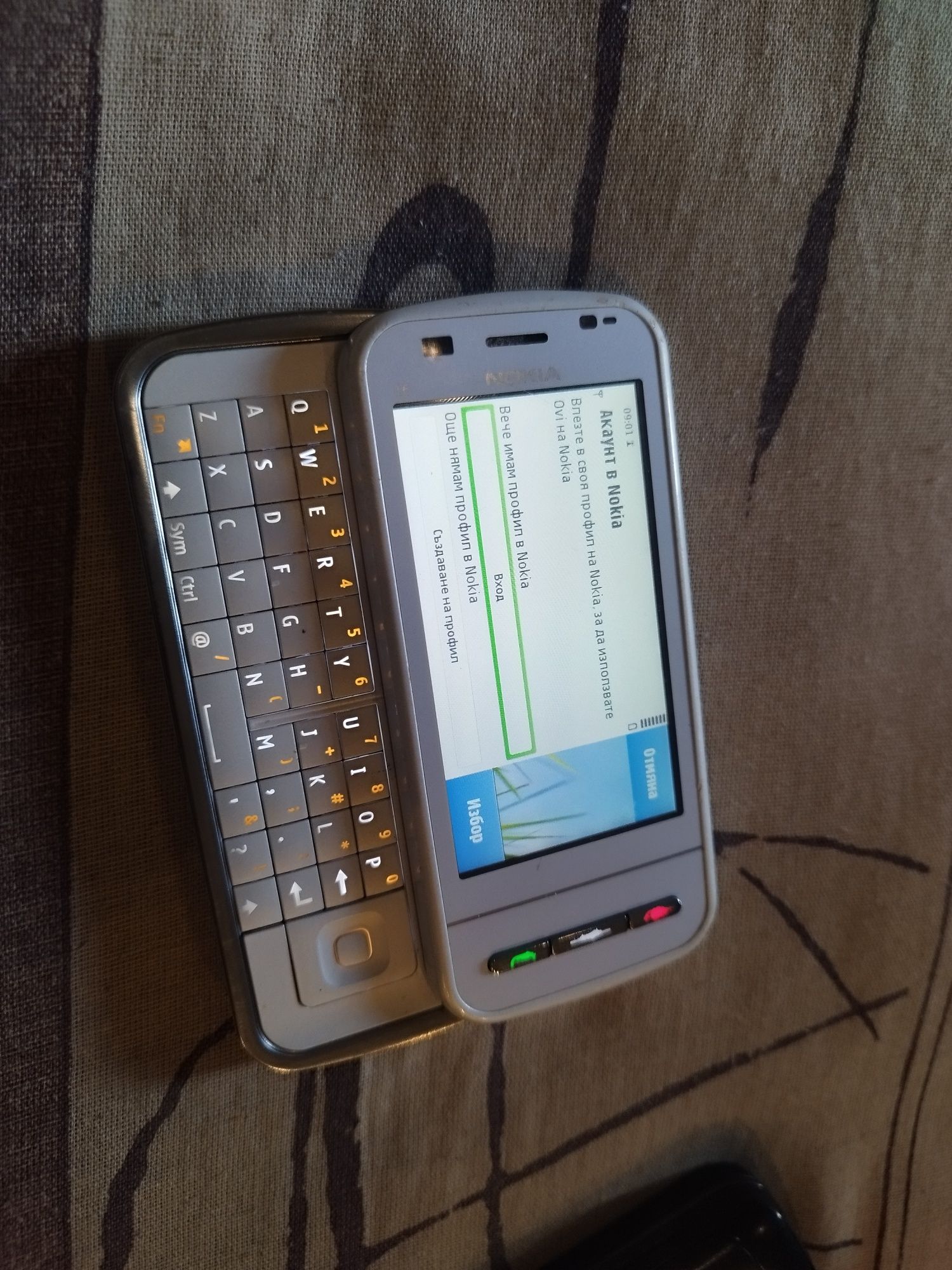 2 броя работещи nokia c6-00