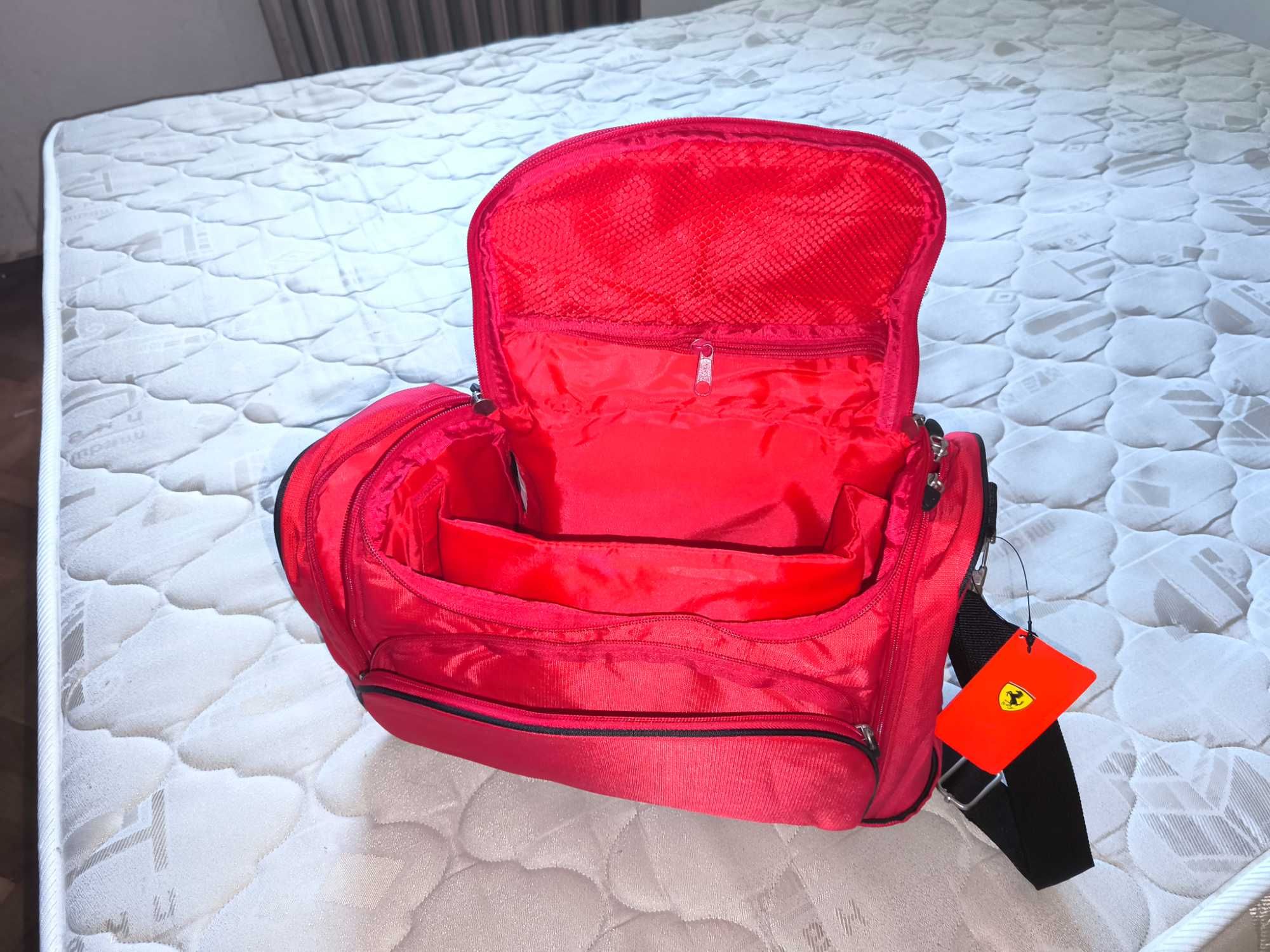 Малък сак Ferrari