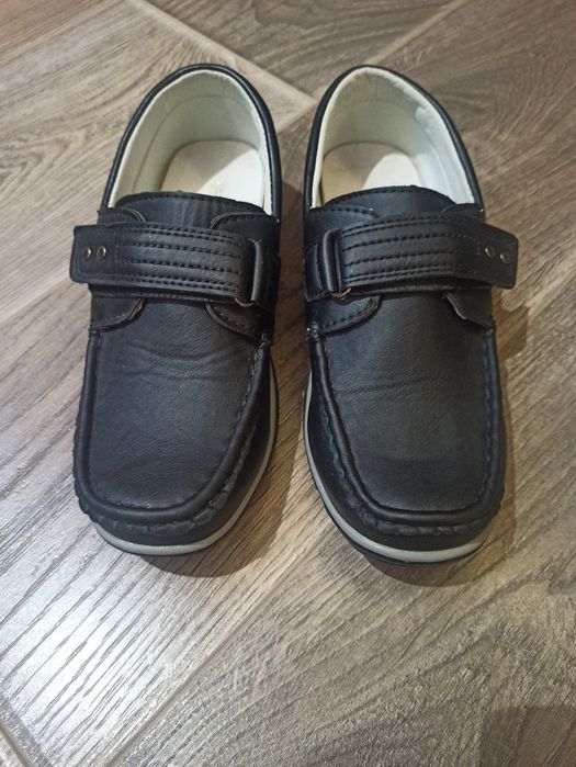 Обувки, мокасини