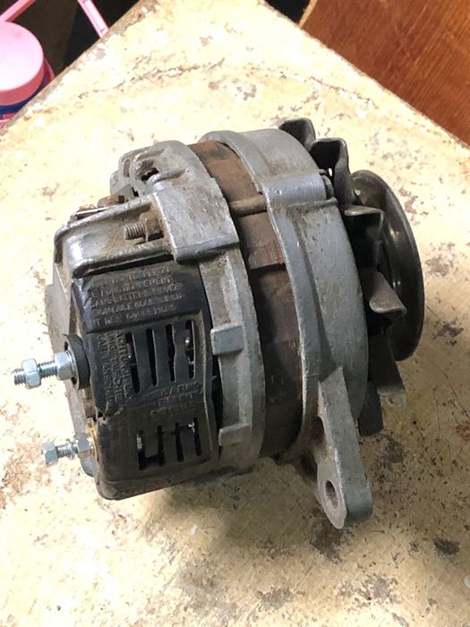 vând alternator 12volti/50 amperi