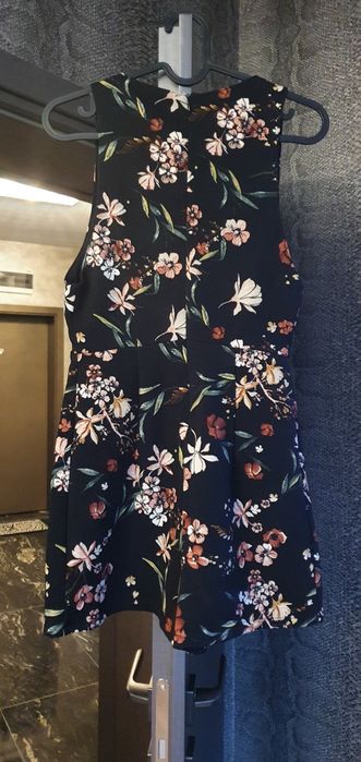 Дамска рокля и къс гащеризон