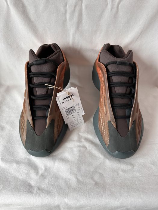 Adidas Yeezy 700 V3,marime 42