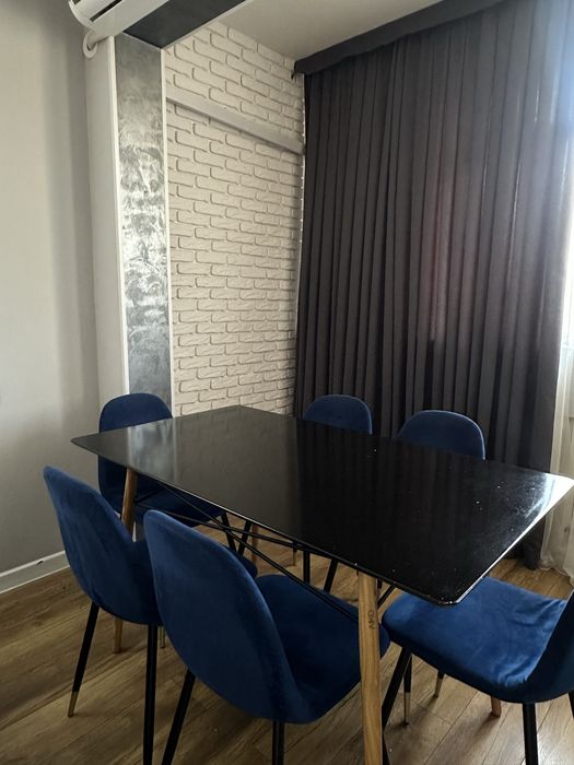 Продаю стол со стульями
