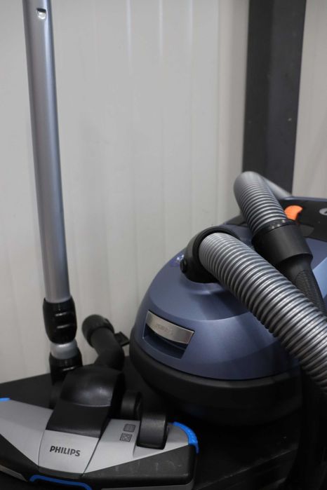 Прахосмукачка Philips 7000 Series Performer Silent, 750W, TriActiveLED
