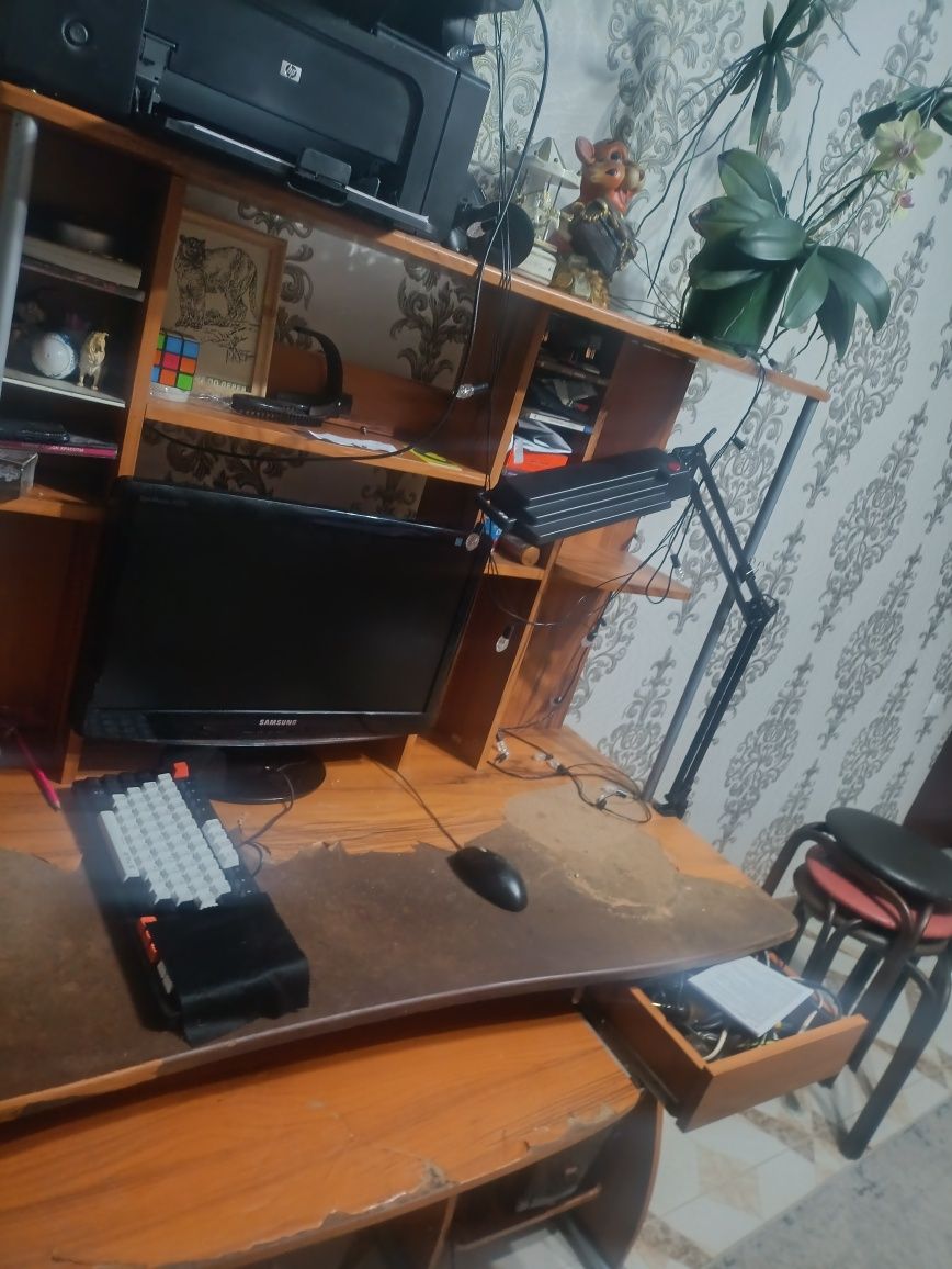 Компьютерный стол