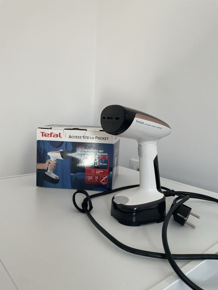 Aparat de calcat vertical pliabil cu abur Tefal