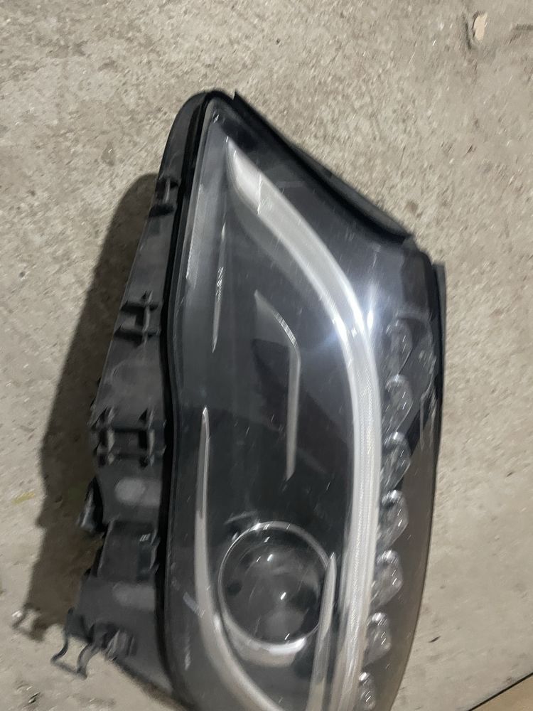 Vand far xenon stanga Mercedes GLA A1569061700